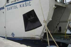 Zadar, 15. svibnja 2009. oštećeni brod "Bartol Kašić" na vezu u zadarskoj luci